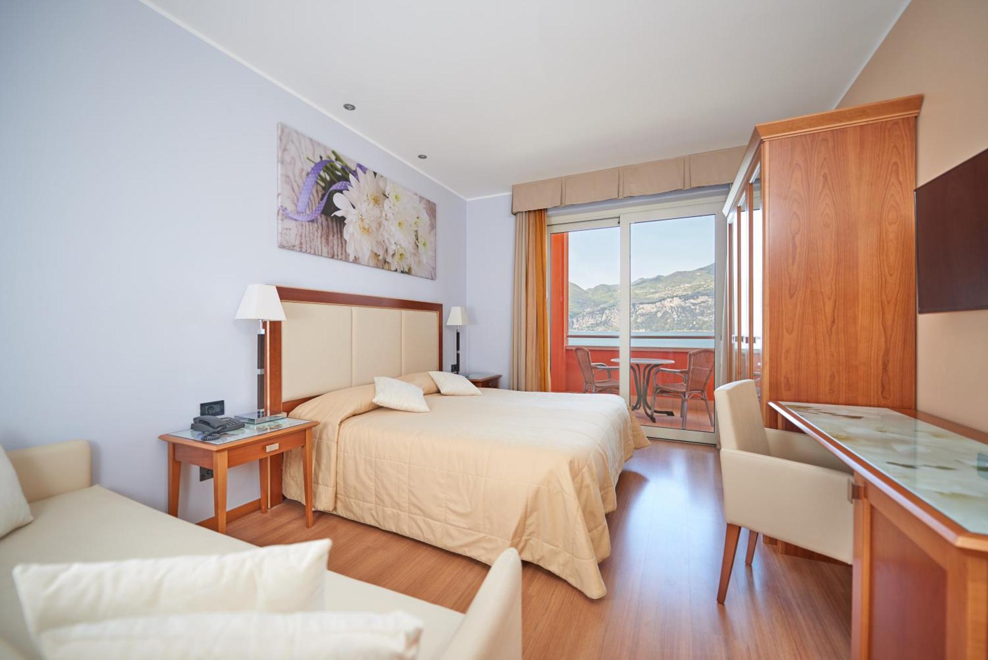 Belfiore Park Hotel 4Stars Superior "Adults Only" Бренцоне-суль-Гарда Номер фото